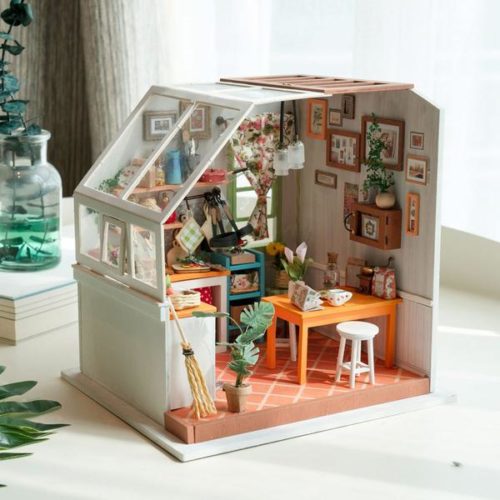 Miniature Rose Garden Tea House Making Kit in 1:12 Scale